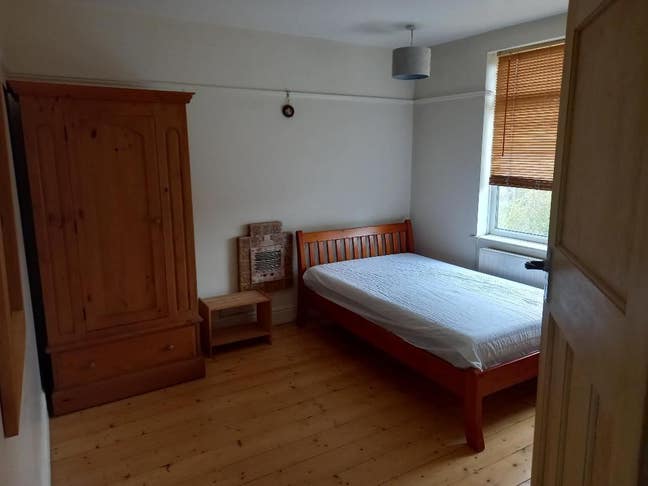 Lovely, quiet double room in owner occupied semi.  Main Photo