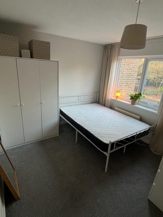 Large furnished double bedroom- Camberley  Main Photo