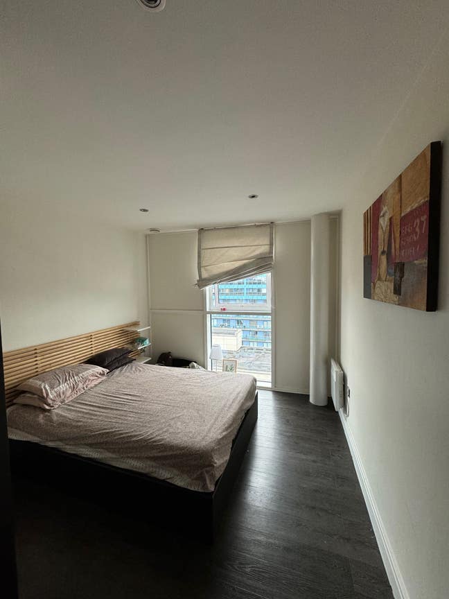 1 double room in spacious 3-Bed penthouse in E16 Main Photo