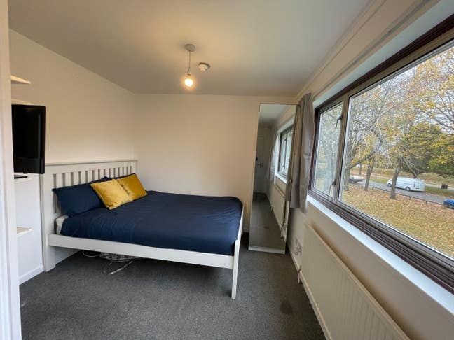 Double En-suite Room in Shared House Pin Green  Main Photo