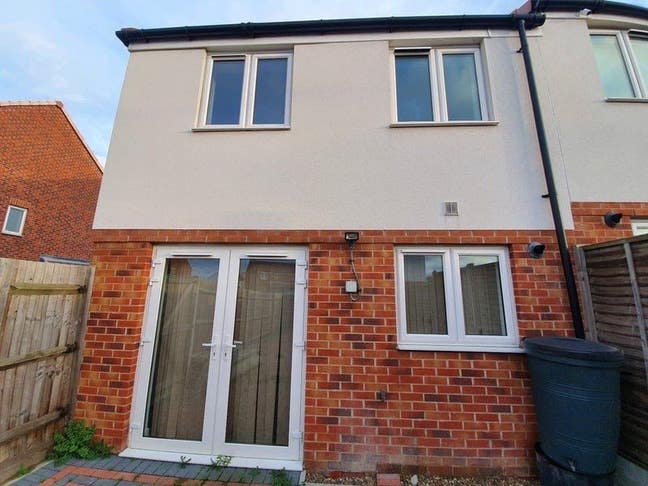 Single Bedroom - New Build property with private b Main Photo