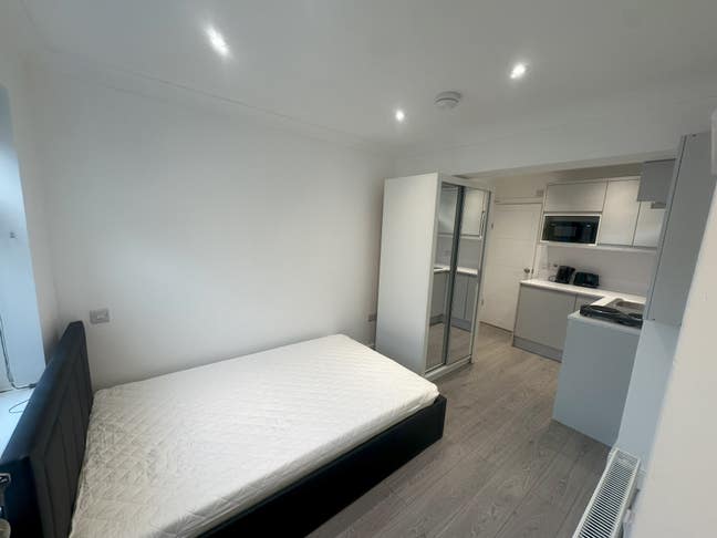 Newly built modern self-contained Studio CB1 Main Photo