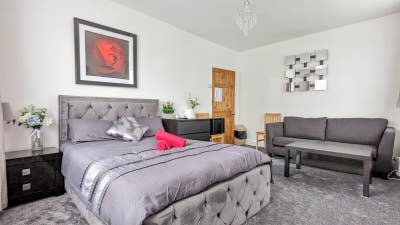 Large Room For Couple  Main Photo