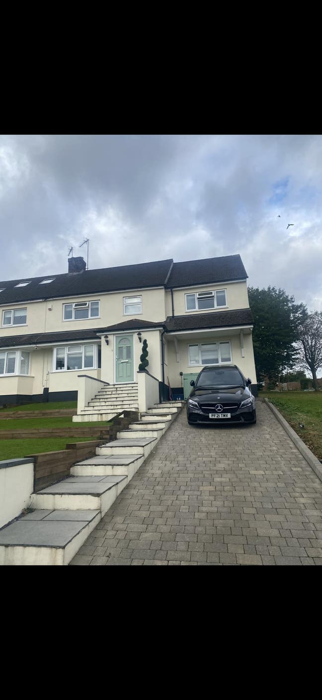 Double Bedroom for rent in family house share  Main Photo