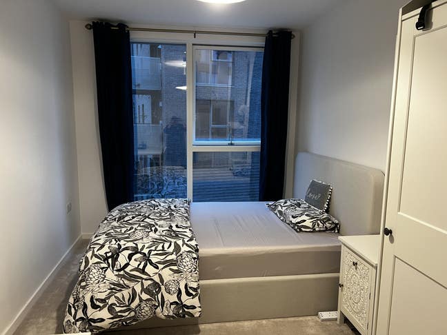 Large Clean Room with Storage in Homey 3 Bed Flat Main Photo