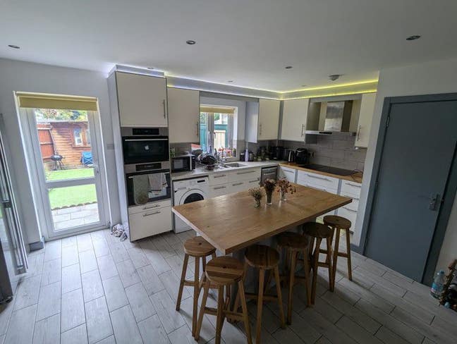Double Room in shared house for rent Main Photo