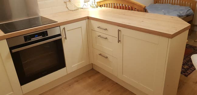 Self -Contained Bed -Sit in quiet cosy house Main Photo