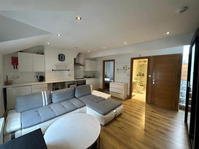 Welcome to the Trendy Walthamstow Main Photo