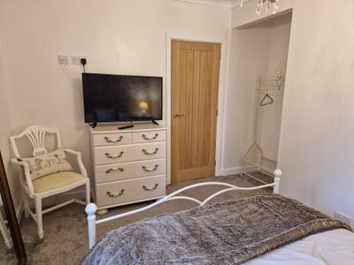 Lovely quiet back bedroom  Main Photo