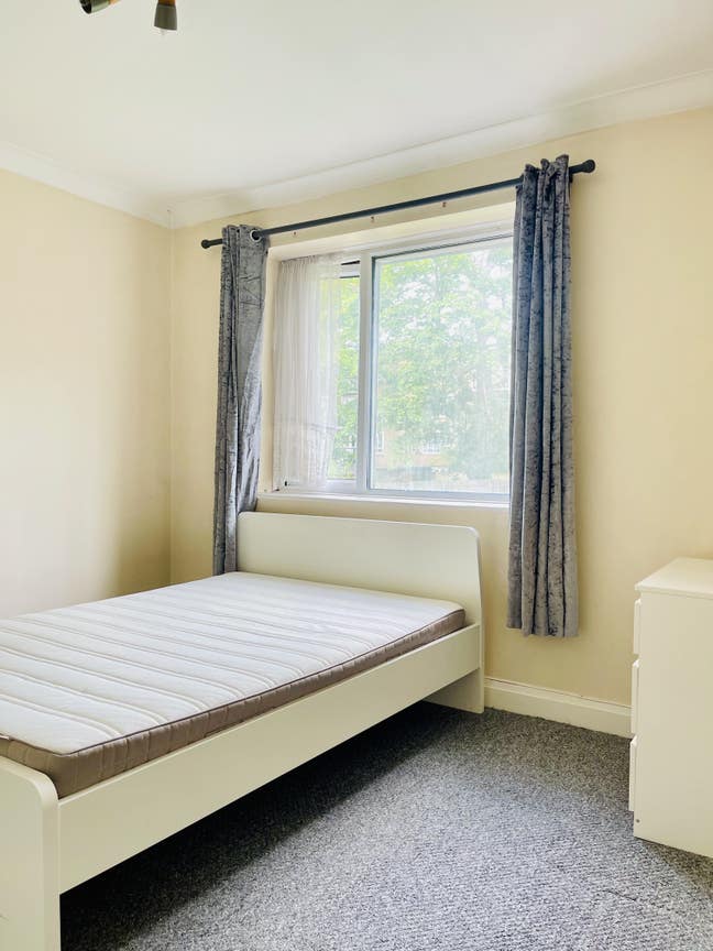 Available Now! Double room for 1 person SW2  Main Photo
