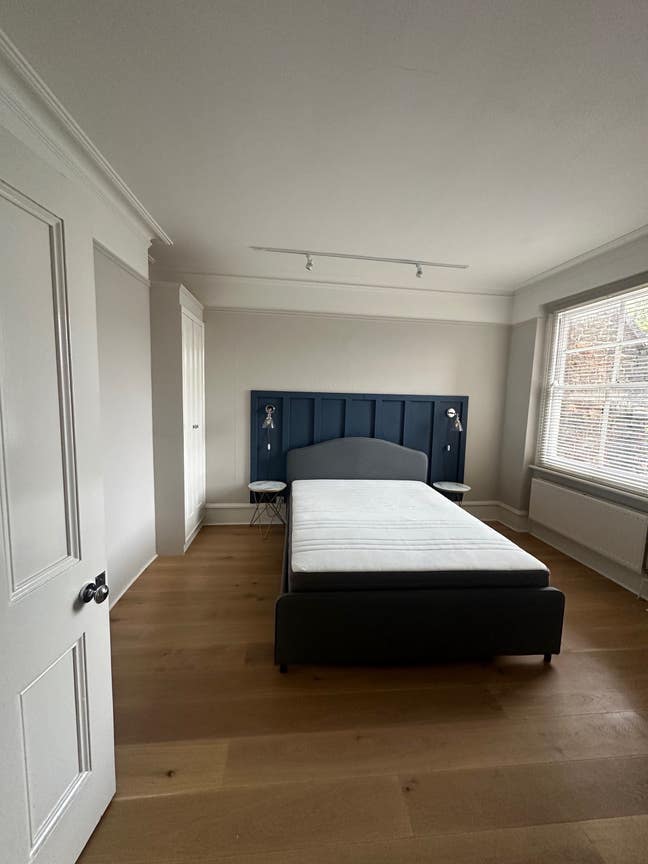 Beautiful room to rent out  Main Photo