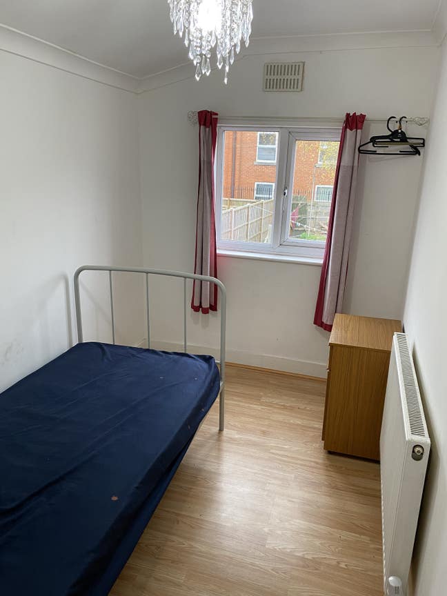 One furnished single room  Main Photo