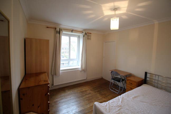 Double room available in West Kensington Main Photo