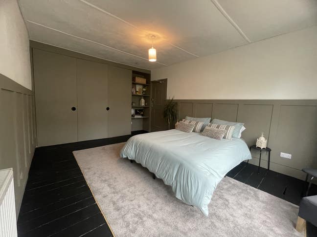 Spacious double bedroom Main Photo