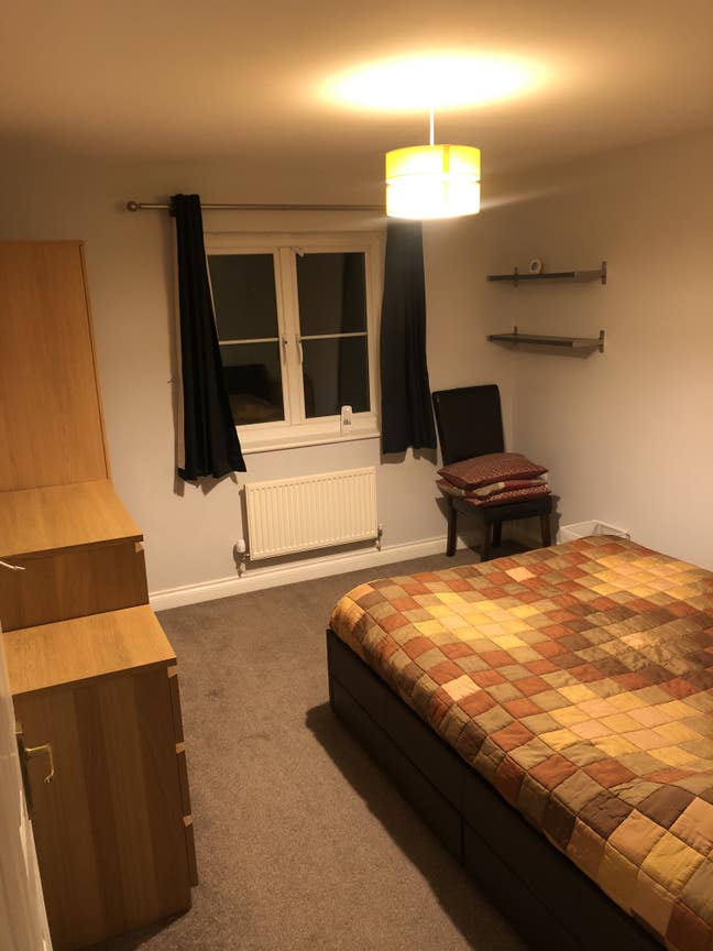 Double room,study parking, garden nr GCHQ Main Photo