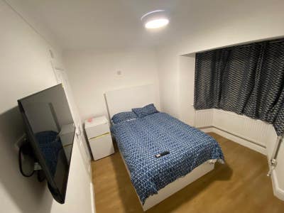 Students Welcome Ensuite Rooms  Hayes UB49Dd Main Photo