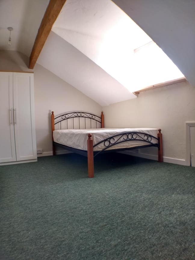 Professional House Share Beeston, with cleaner Main Photo