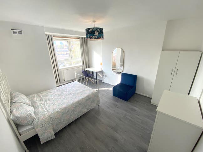 From 1.06 Spacious Room W/Balcony! 3 Bedroom Flat! Main Photo