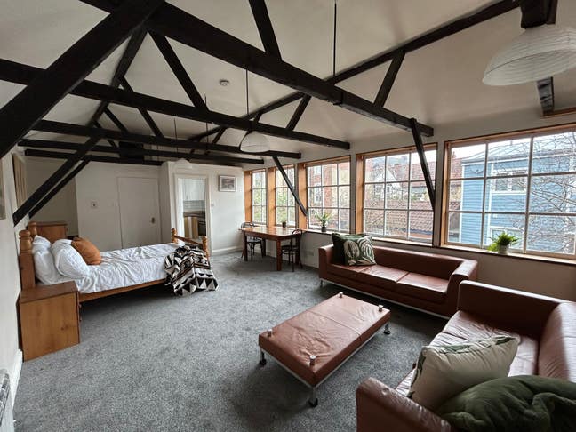 Stunning Studio NR3 22nd Sept (12TFY-JG) Main Photo
