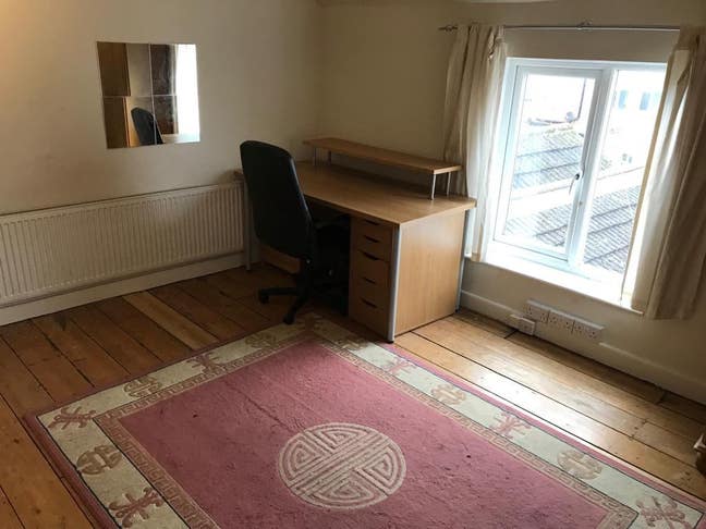Large Attic in Earlsdon 520 all bills inclusive Main Photo