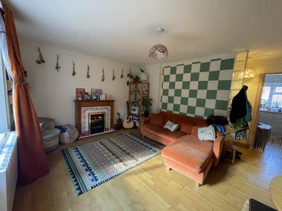 Large double room to rent Main Photo