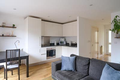 Entire 1 bed flat short term rental (3 months) Main Photo