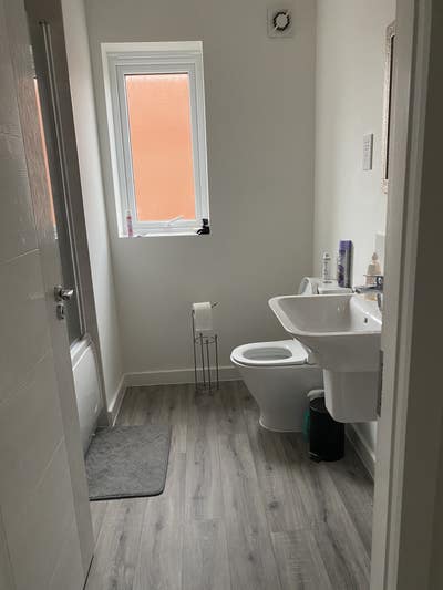 Beautiful double room in townhouse, own bathroom  Main Photo