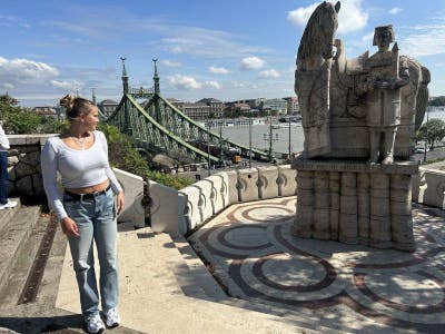 Professional Female seeks a double room Main Photo