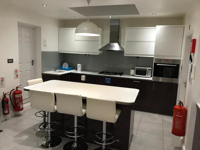 Lovely Double Room Available to Let!!!! Main Photo