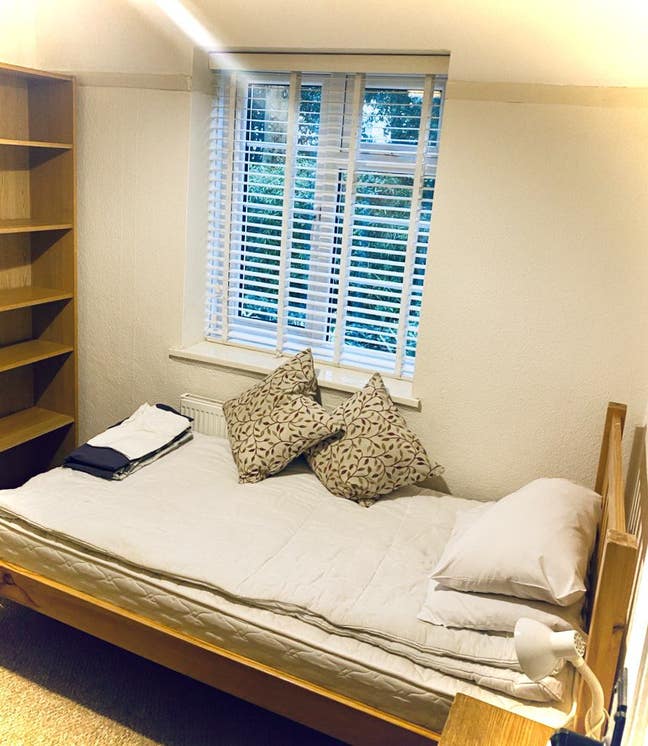 Single room available immediately  Main Photo