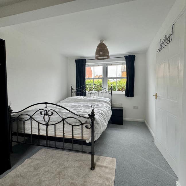 King Sized En Suite in Beautiful Detached House Main Photo