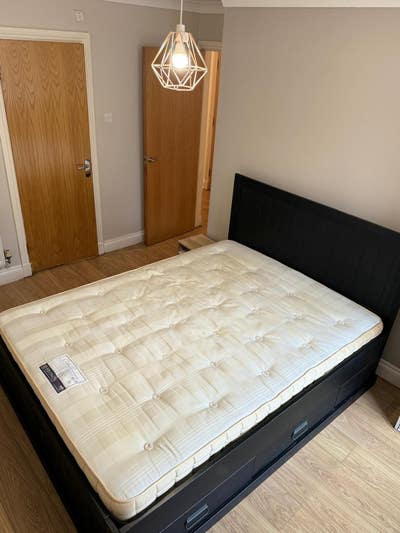 Modern Large Ensuit Double Room -2 min frm station Main Photo