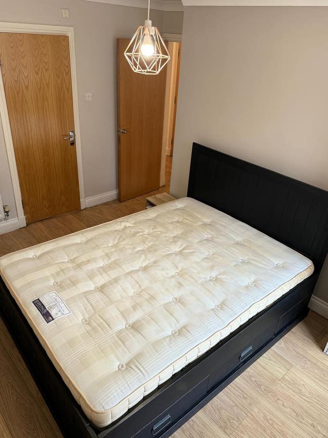 Modern Large Ensuit Double Room -2 min frm station Main Photo