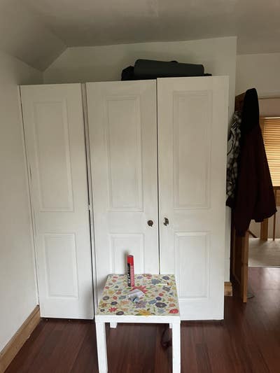 Room to let in a two bedroom house Main Photo