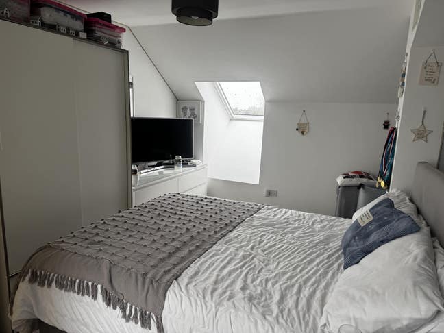 One double bedroom in family house Main Photo