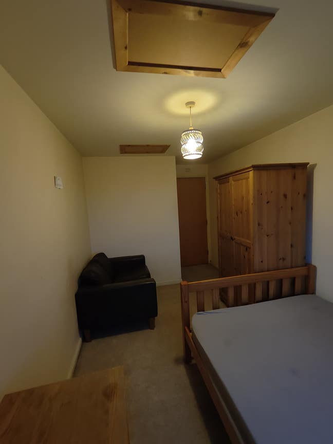 One room available in a fully furnished flat  Main Photo