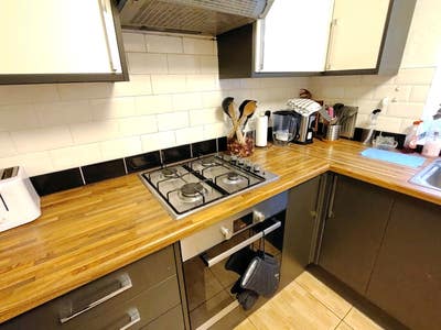 Single room 4min away to Hammersmith station Main Photo