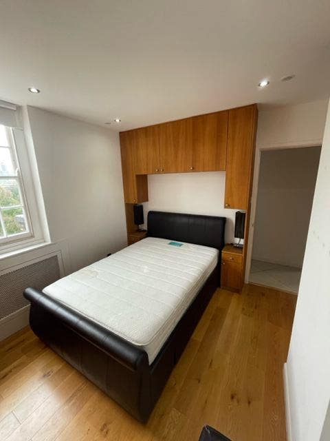 Bills inc. - Modern Double Bedroom in Notting Hill Main Photo