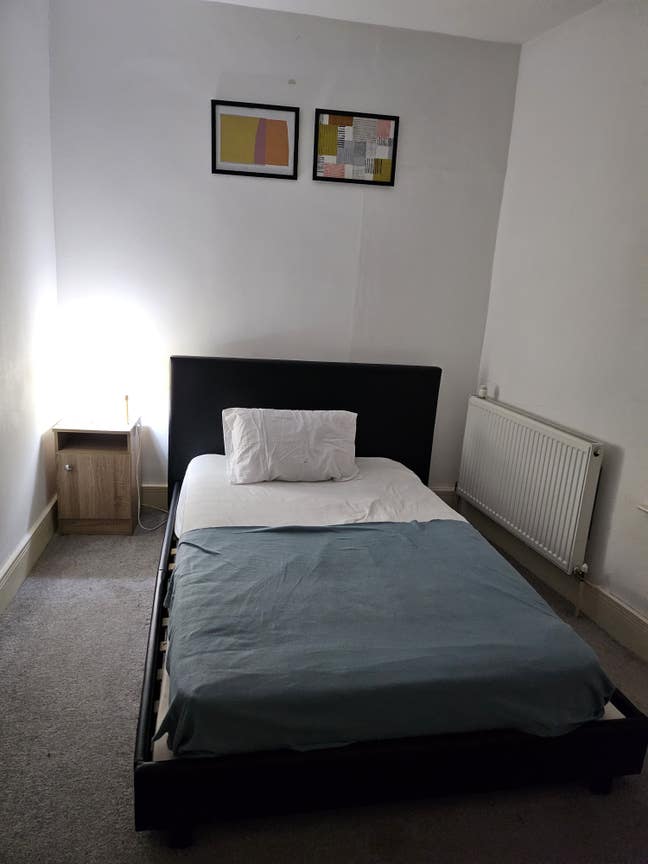 Double Room in a lovely house share Main Photo