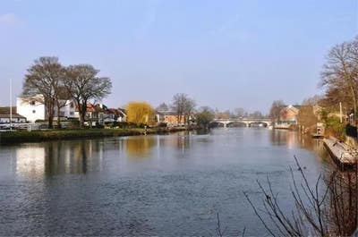 2 Bed Riverside House Staines  Main Photo