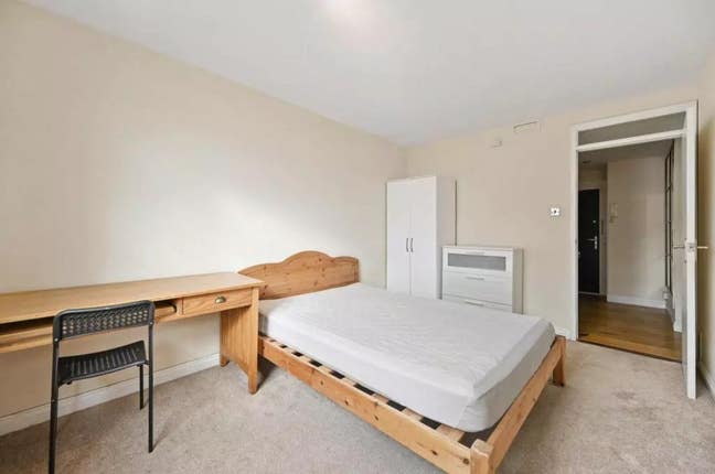Double bedroom near Olympia / West Kensington  Main Photo