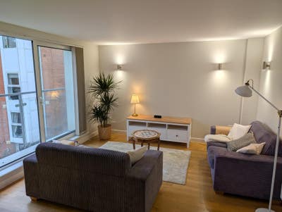 Spacious Bedroom in Luxury Flat, Own Bathroom Main Photo