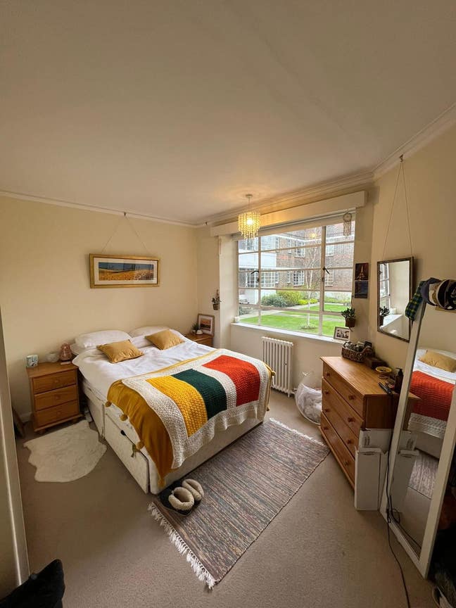 Spare room in Clapham South 2 Bed Flat Main Photo