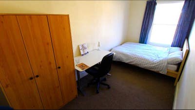 Room for professional in big 5-bed houseshare Main Photo