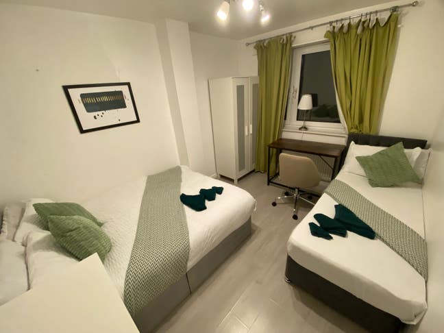 En-suite Double Room- Free Parking - Quiet Area Main Photo