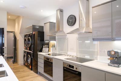 1st Month 1/2 price! Double room, en-suite  Main Photo