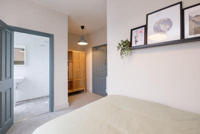 Double room, en-suite, beautifully presented house Main Photo