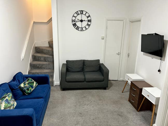 Stunning 4 Bed Flat with En-Suite  Main Photo