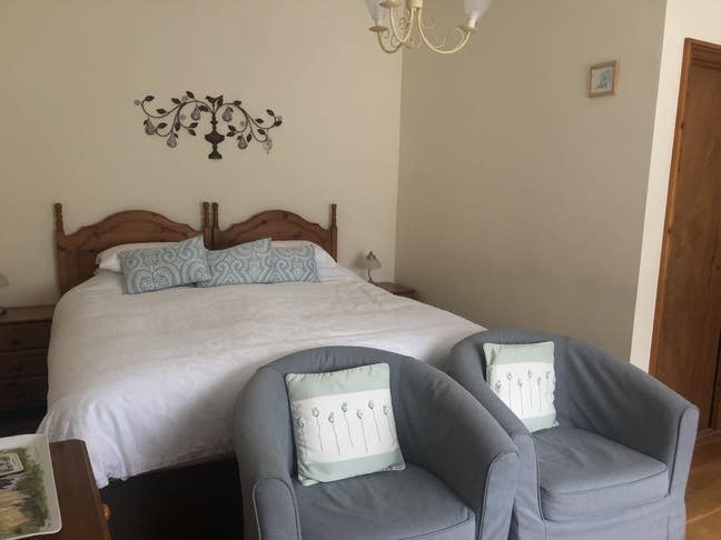 Super King size room in Farmhouse of working farm Main Photo