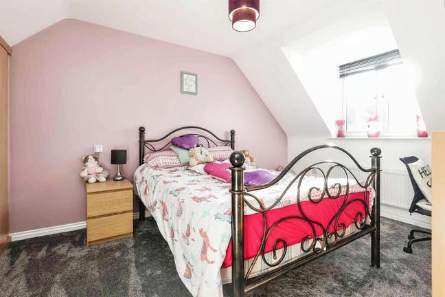 Beautiful double bedroom in a Modern House Main Photo